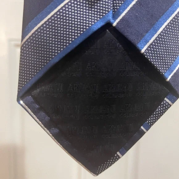 Armani Collezioni Tie Blue and Gray stripe Sz OS - Picture 11 of 11